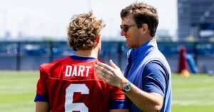 Jaxson Dart and Eli Manning. (New York Giants)
